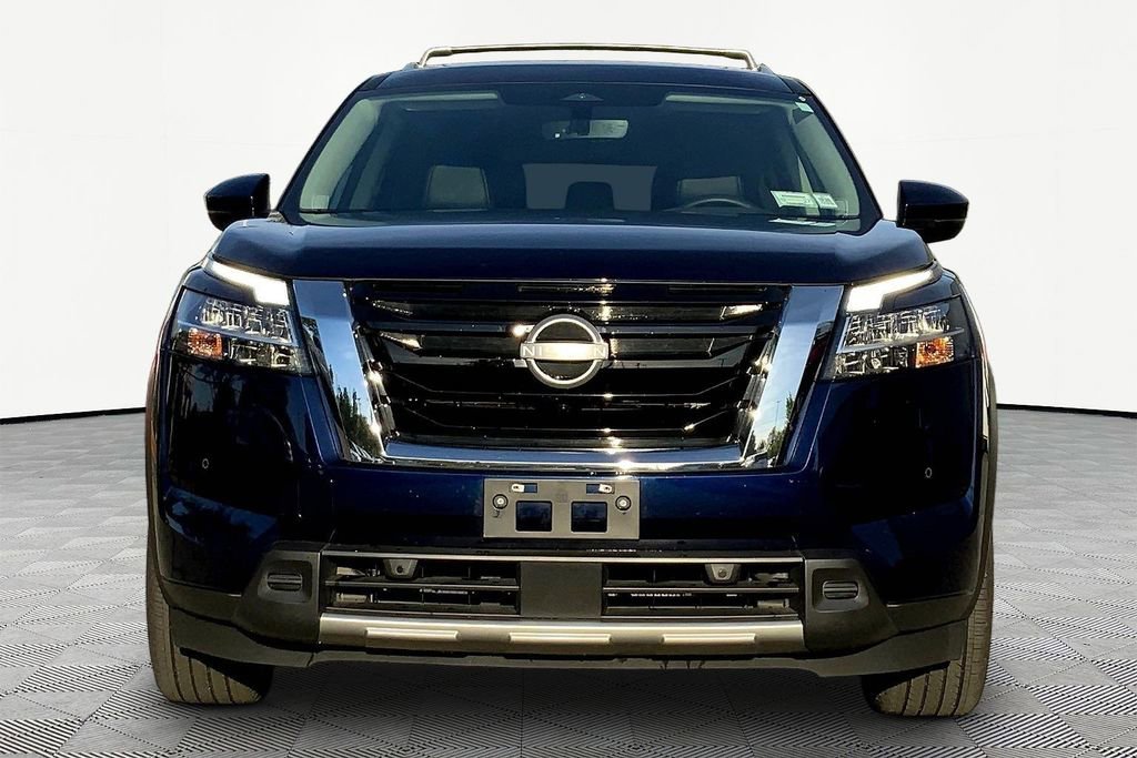 Used 2024 Nissan Pathfinder Platinum image 2