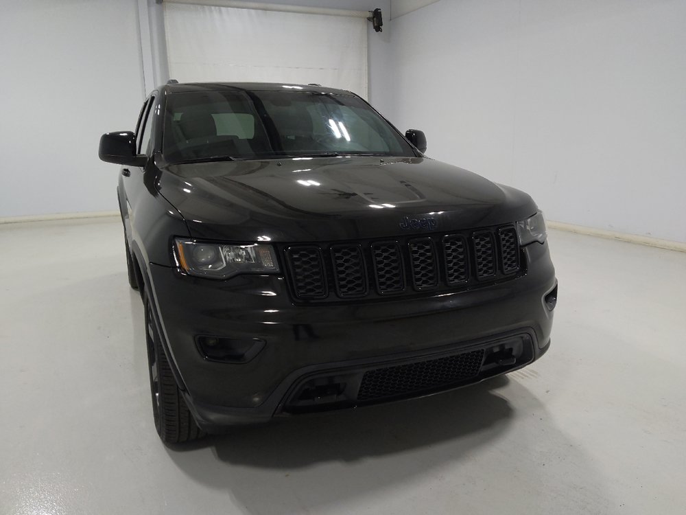 Used 2019 Jeep Grand Cherokee Laredo AWD/4WD image 14