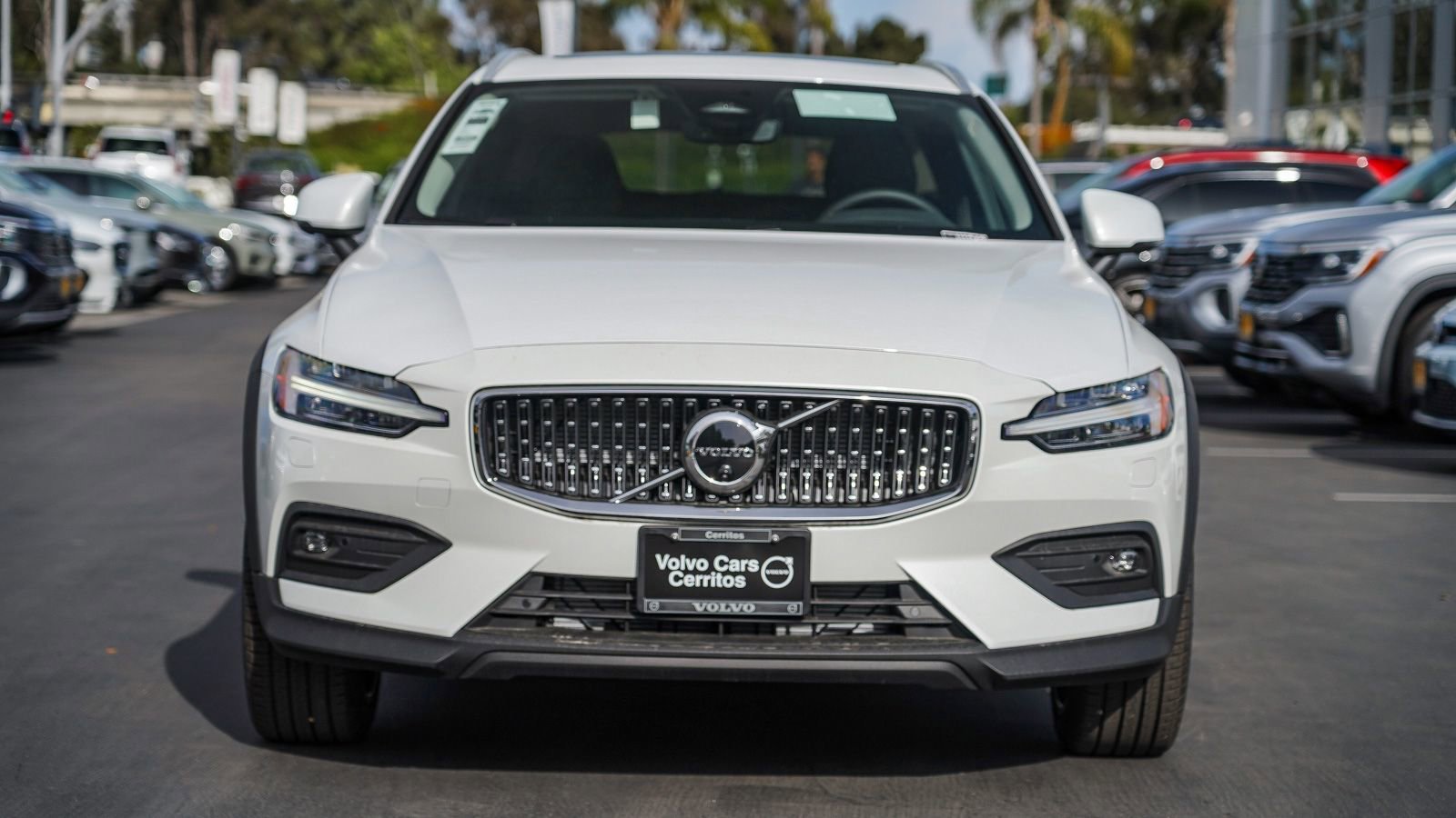 New 2025 Volvo V60 B5 Cross Country Ultra w/ Protection Package Premier image 4