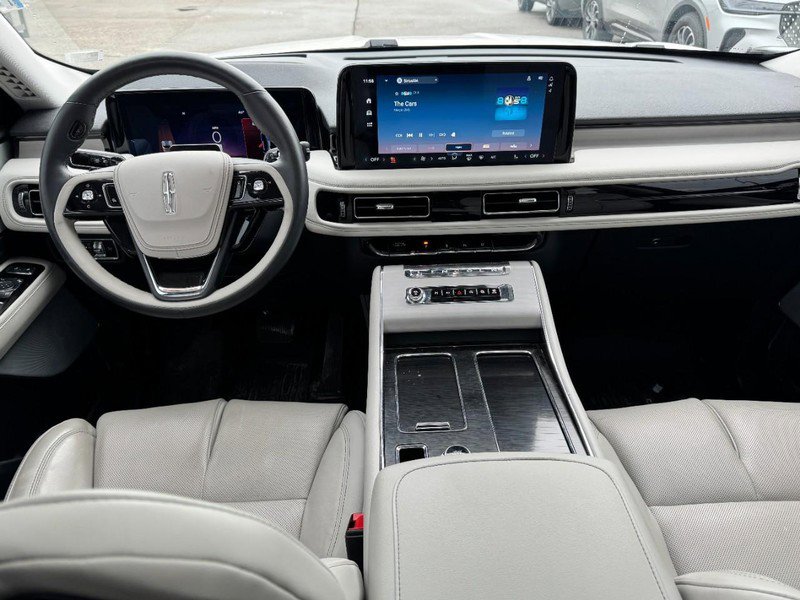 Certified 2025 Lincoln Aviator Reserve w/ Equipment Group 201A image 9