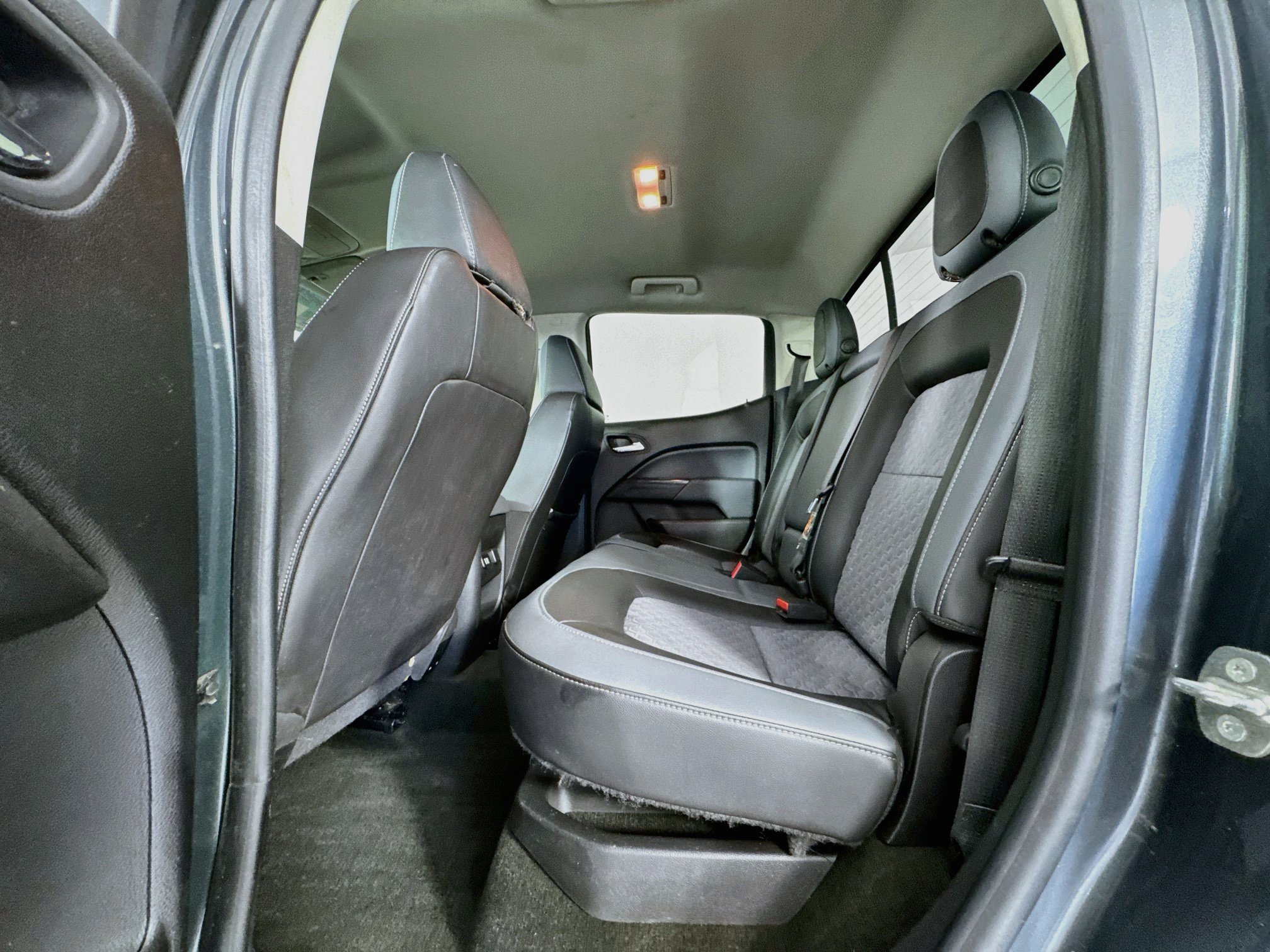 Used 2015 Chevrolet Colorado Z71 AWD/4WD image 23