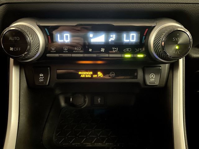 Used 2022 Toyota RAV4 XLE Premium image 20