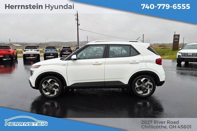 Used 2023 Hyundai Venue SEL image 4