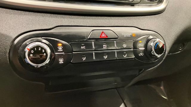 Used 2019 Kia Sorento LX image 39