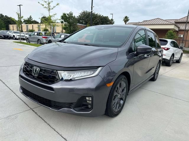 Used 2025 Honda Odyssey Touring image 3