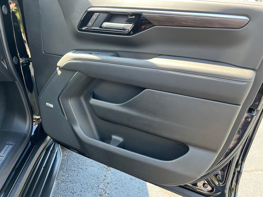 New 2026 Chevrolet Suburban Premier w/ Sun And Tow Package image 18