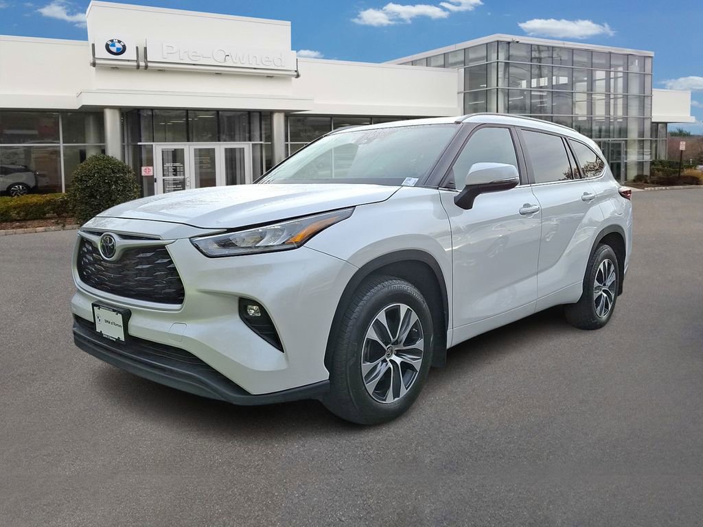 Used 2024 Toyota Highlander XLE image 1