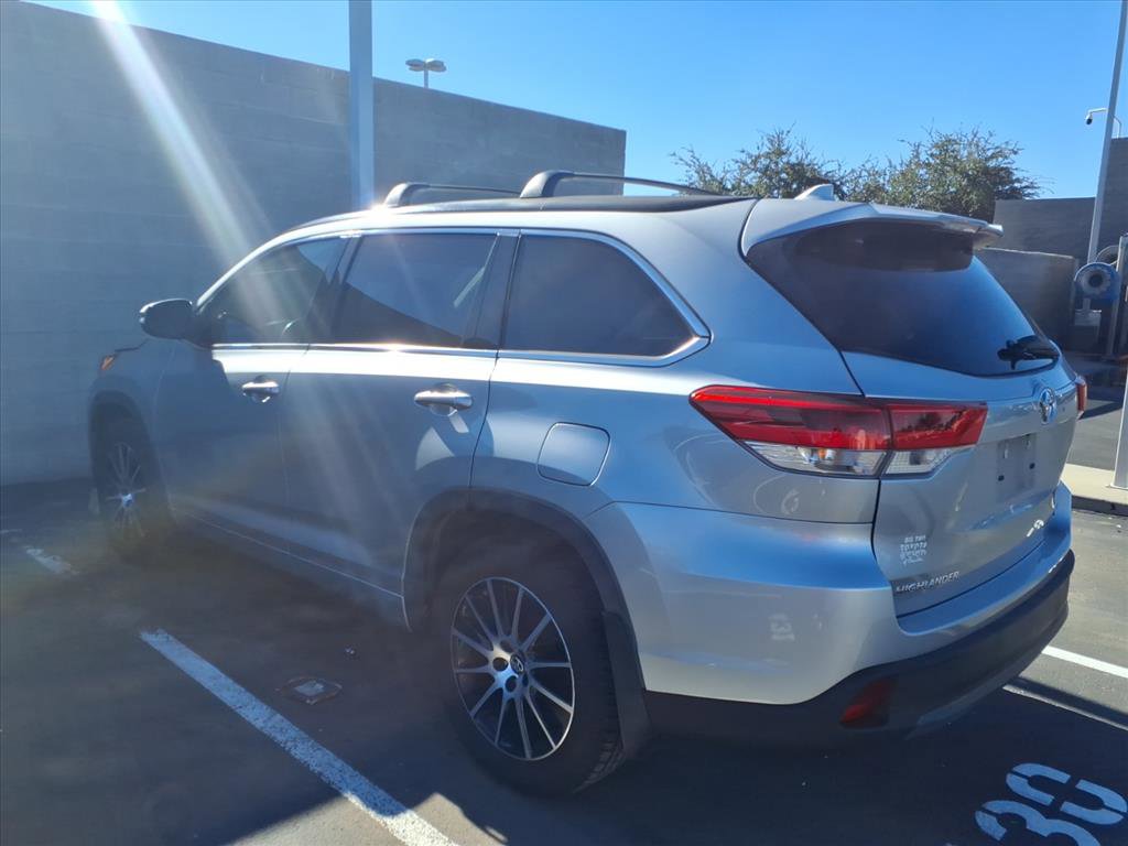 Used 2017 Toyota Highlander SE image 4