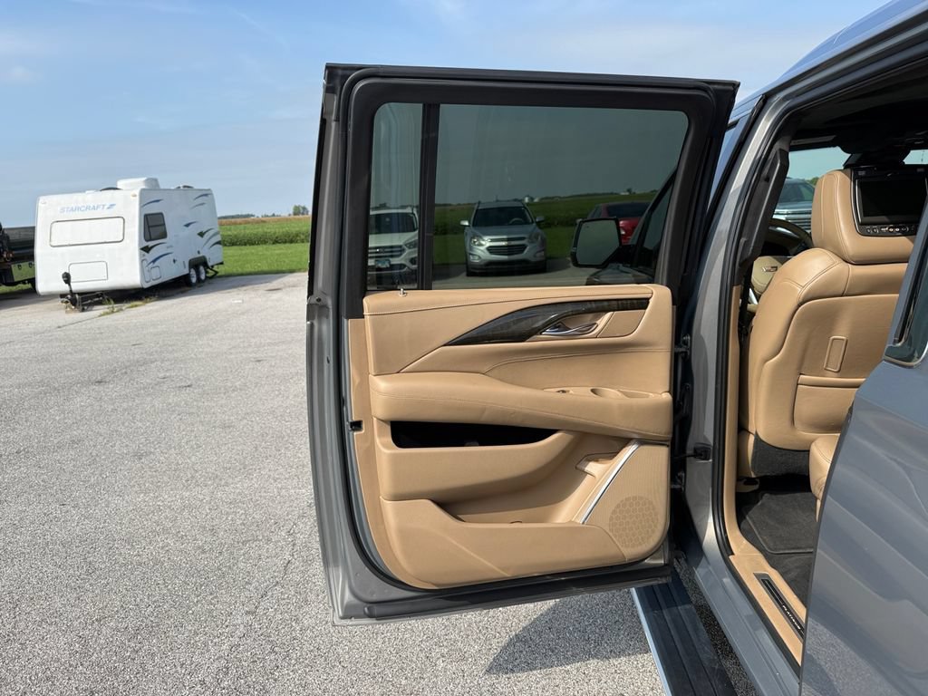 Used 2018 Cadillac Escalade ESV Platinum AWD/4WD image 35