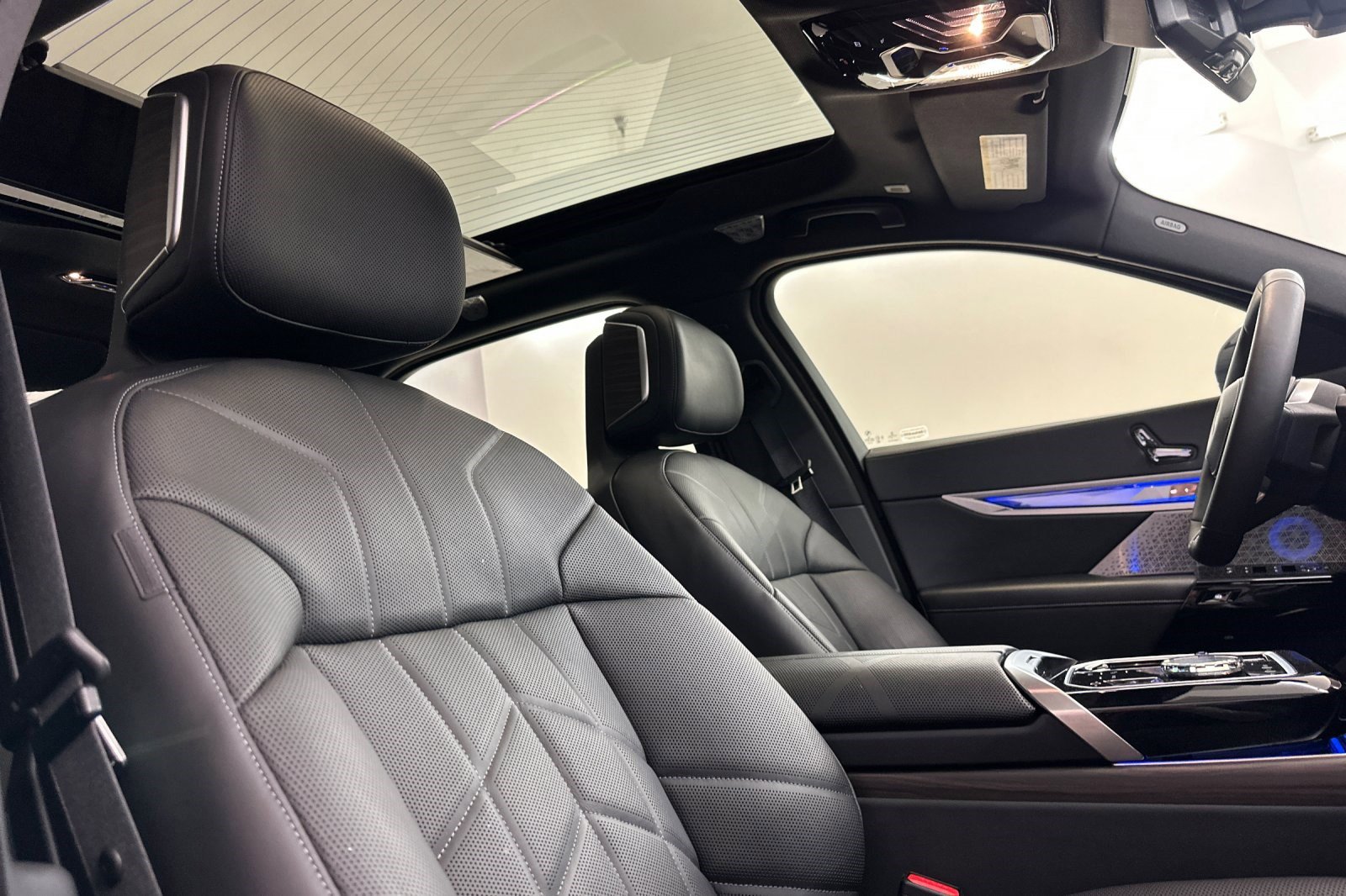 Certified 2023 BMW i7 xDrive60 w/ Executive Package 2 AWD/4WD image 30