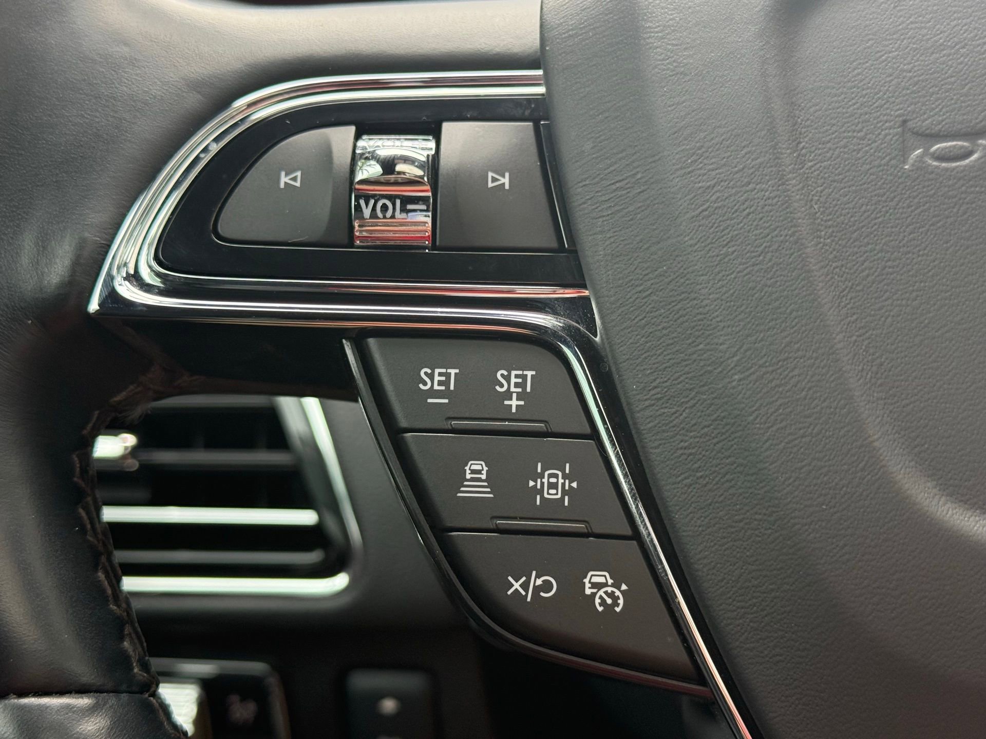 Used 2024 Lincoln Navigator Reserve image 41