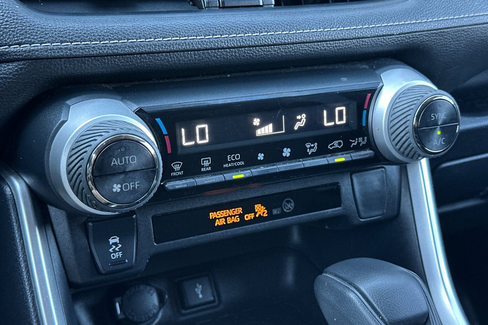 Used 2022 Toyota RAV4 XLE w/ Convenience Package image 27