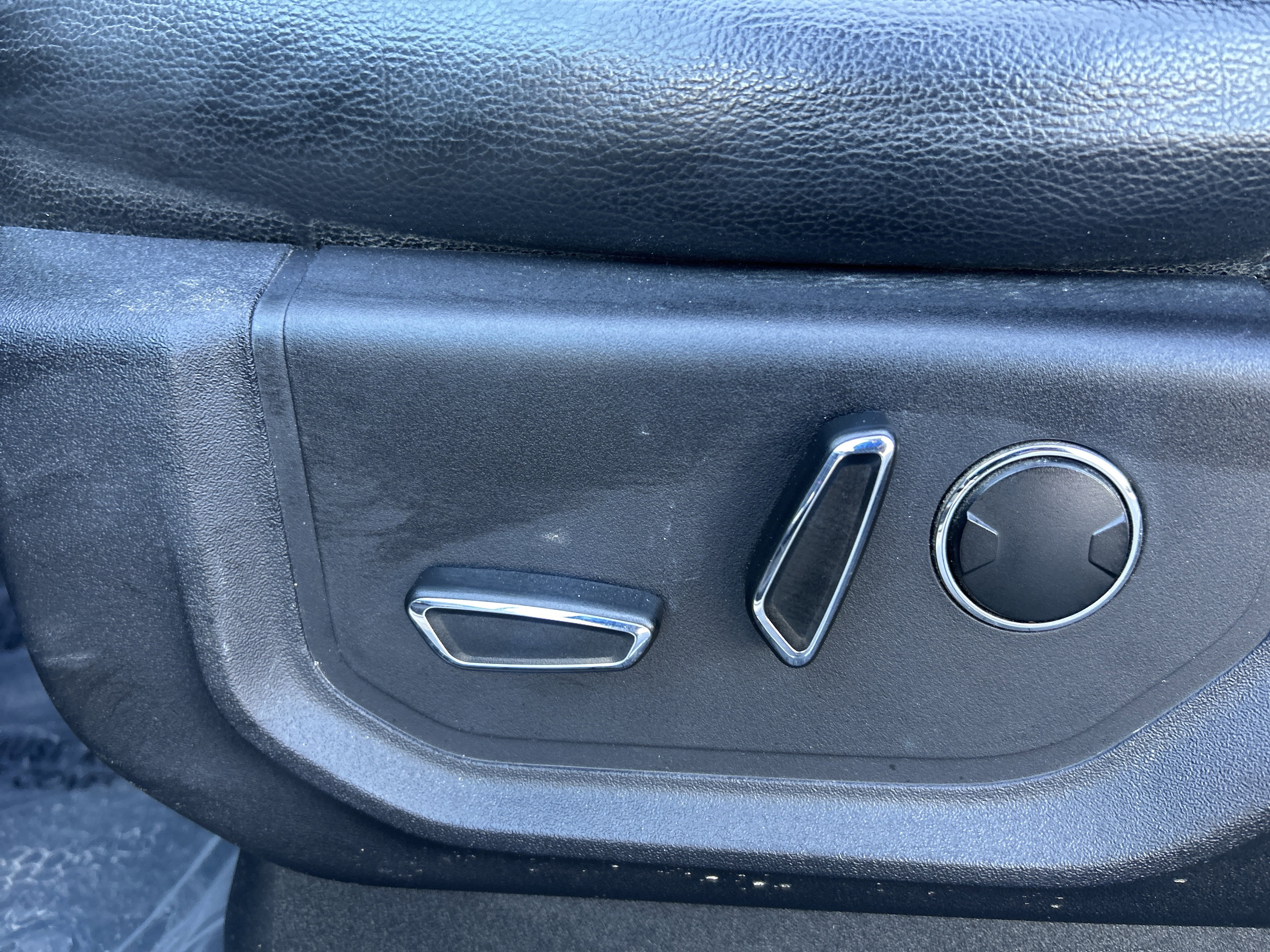 Used 2015 Ford F150 Lariat w/ Equipment Group 502A Luxury AWD/4WD image 14