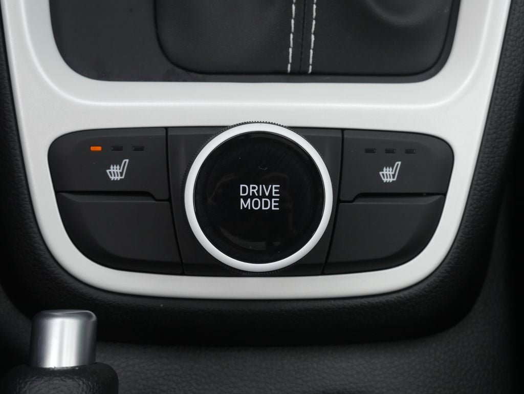 Used 2025 Hyundai Venue Limited FWD image 10