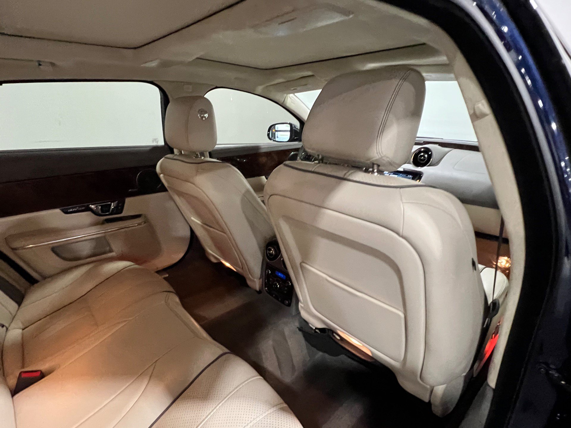 Used 2015 Jaguar XJ L Portfolio RWD image 41