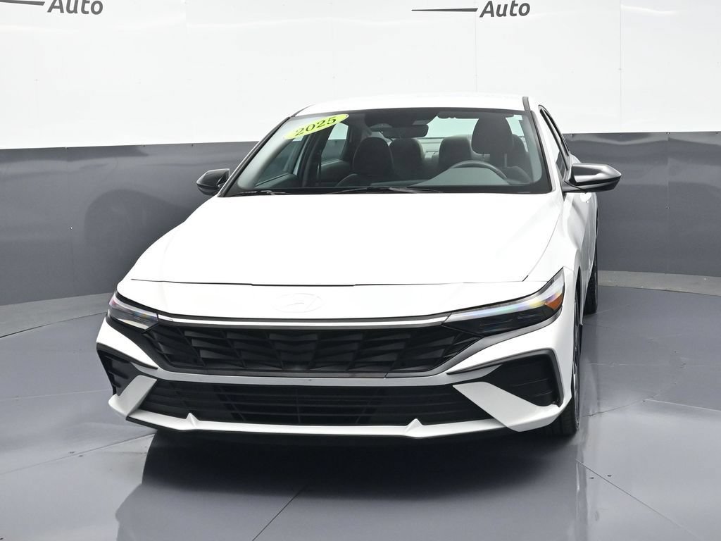 Used 2025 Hyundai Elantra Sport FWD image 3