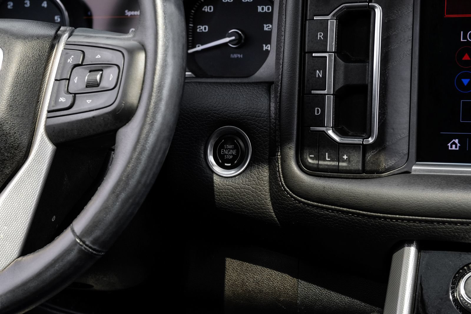 Used 2021 GMC Yukon XL Denali w/ Denali Premium Package RWD image 25