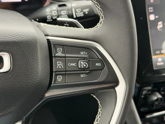 Used 2023 Jeep Grand Cherokee Laredo image 13