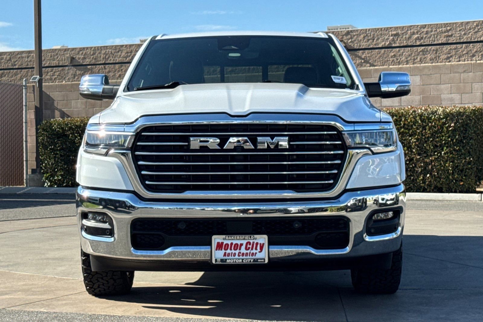 Used 2025 RAM 1500 Laramie AWD/4WD image 9