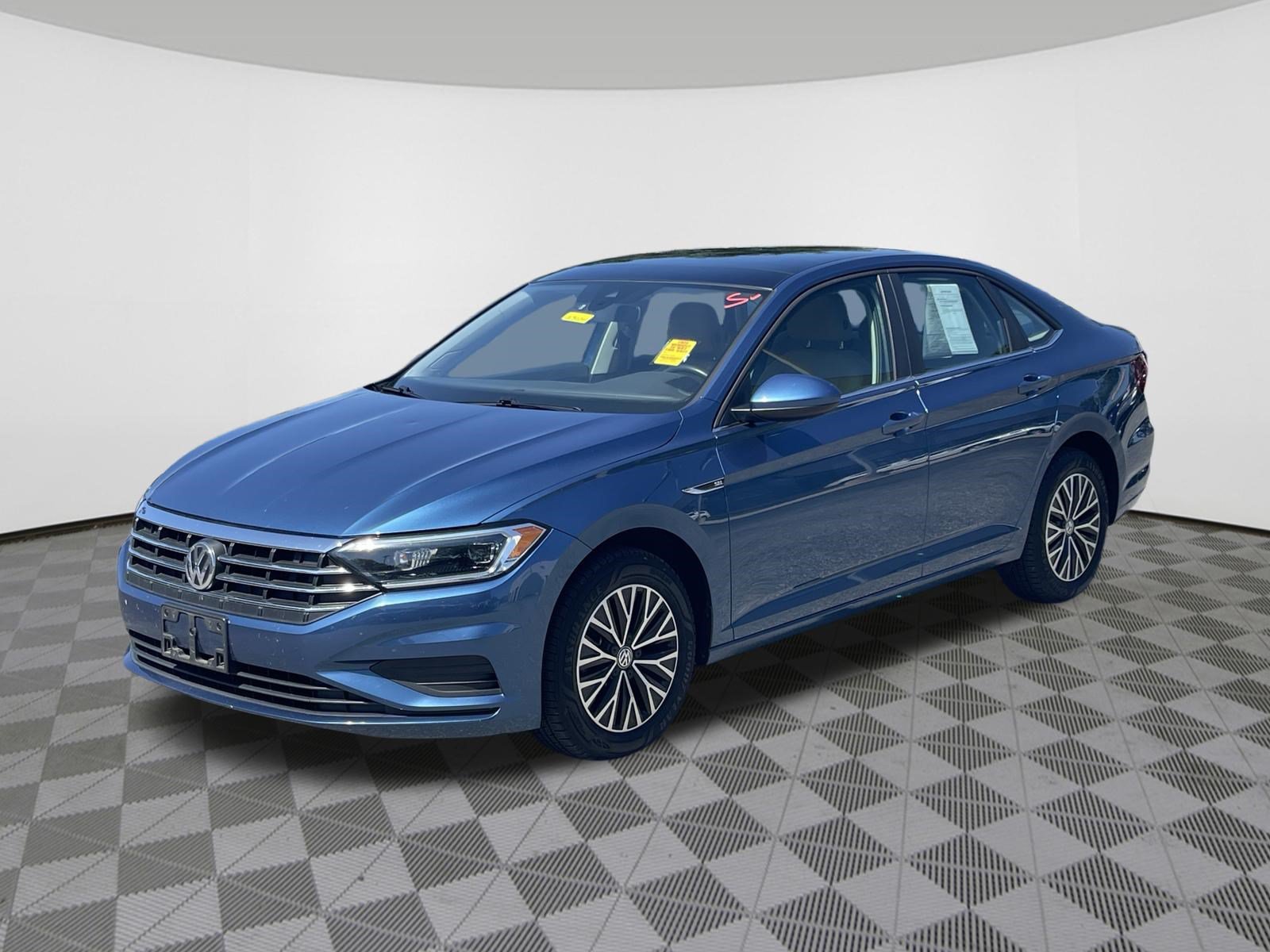 Used 2019 Volkswagen Jetta SEL w/ Cold Weather Package FWD image 2