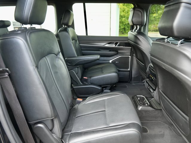 Used 2024 Jeep Wagoneer Series II image 10