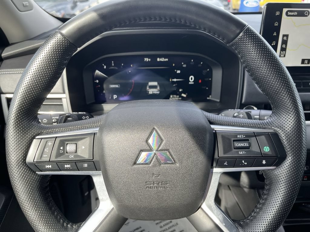 Used 2025 Mitsubishi Outlander SEL FWD image 14