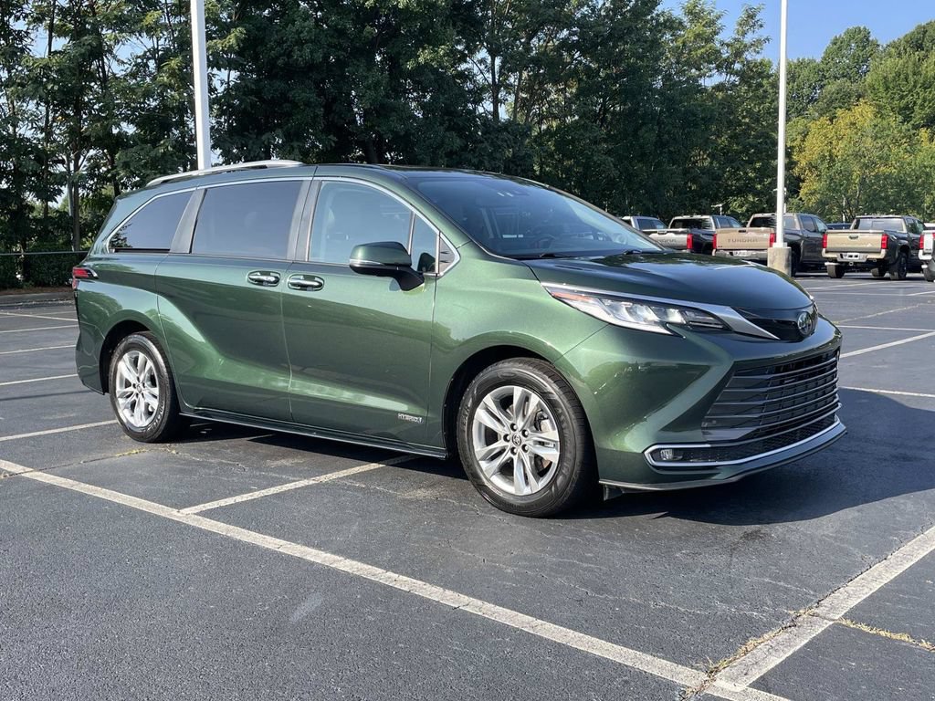 Used 2021 Toyota Sienna Limited FWD image 17
