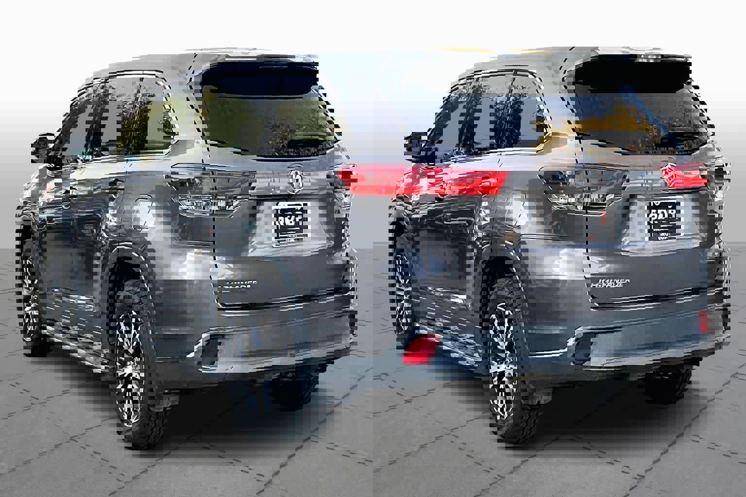 Used 2017 Toyota Highlander LE image 10