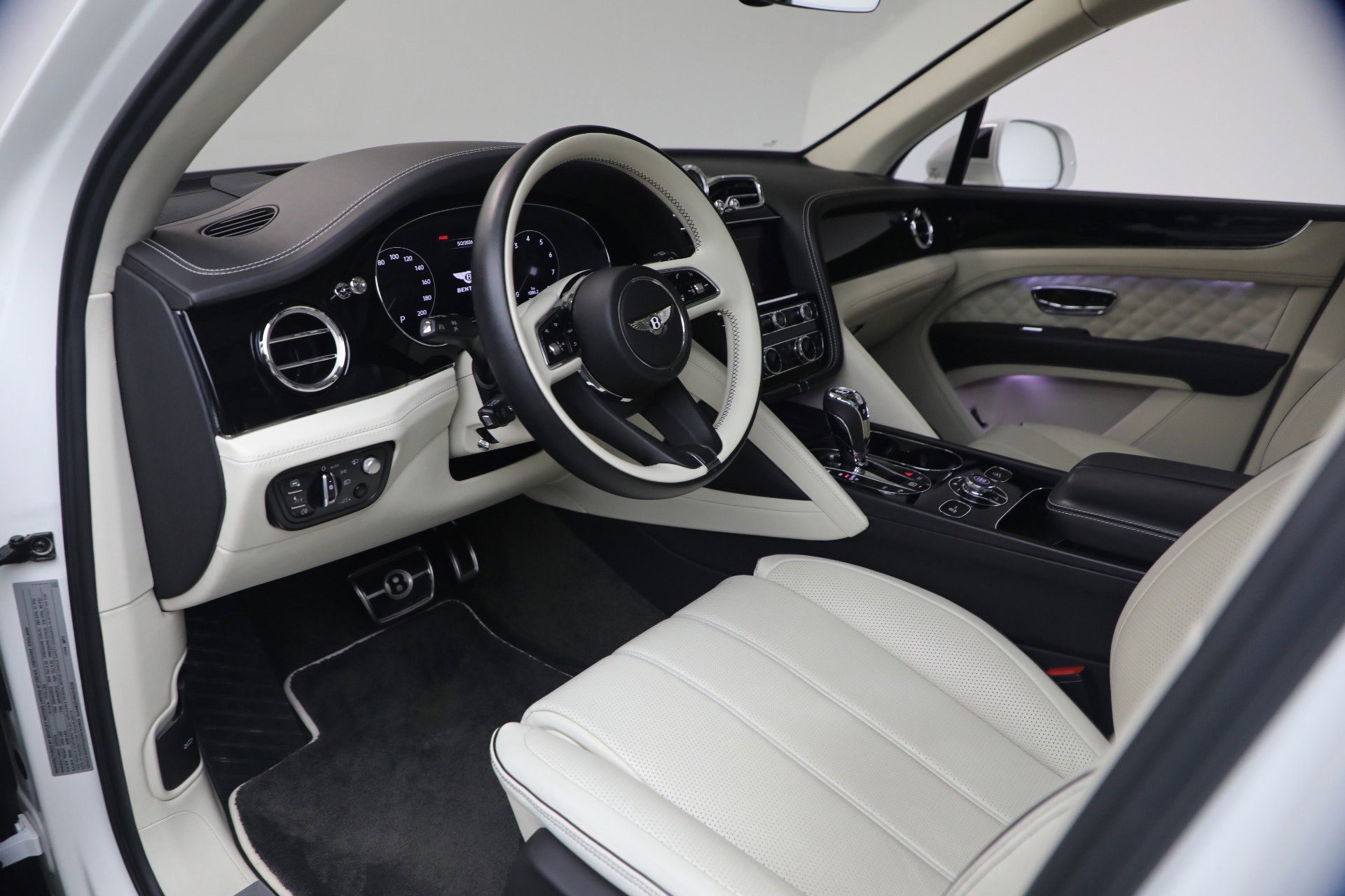 Used 2022 Bentley Bentayga AWD/4WD image 19