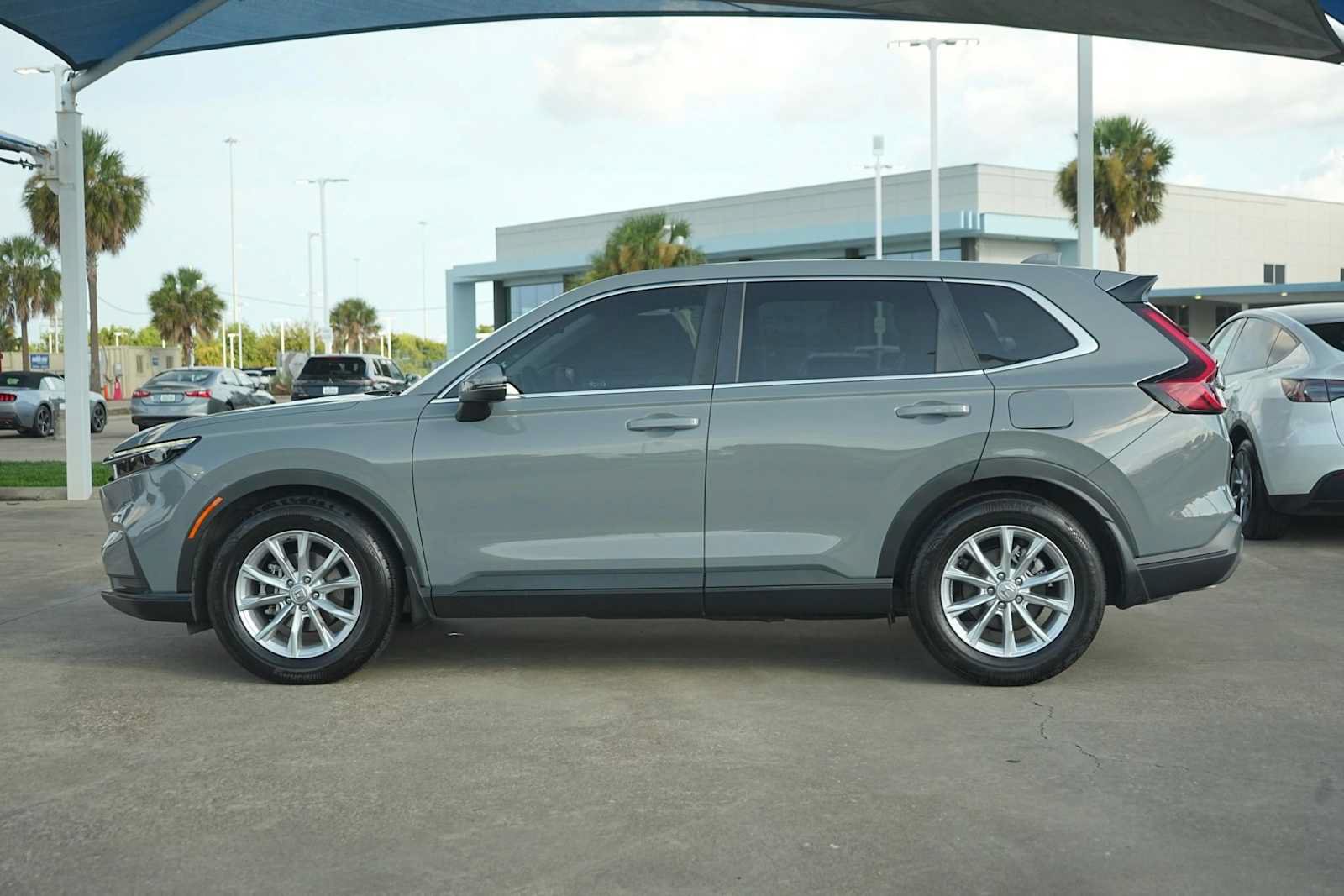 Used 2024 Honda CR-V EX image 3