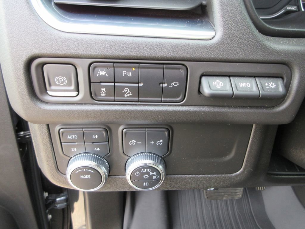 Used 2021 GMC Yukon XL AT4 w/ Technology Package AWD/4WD image 27