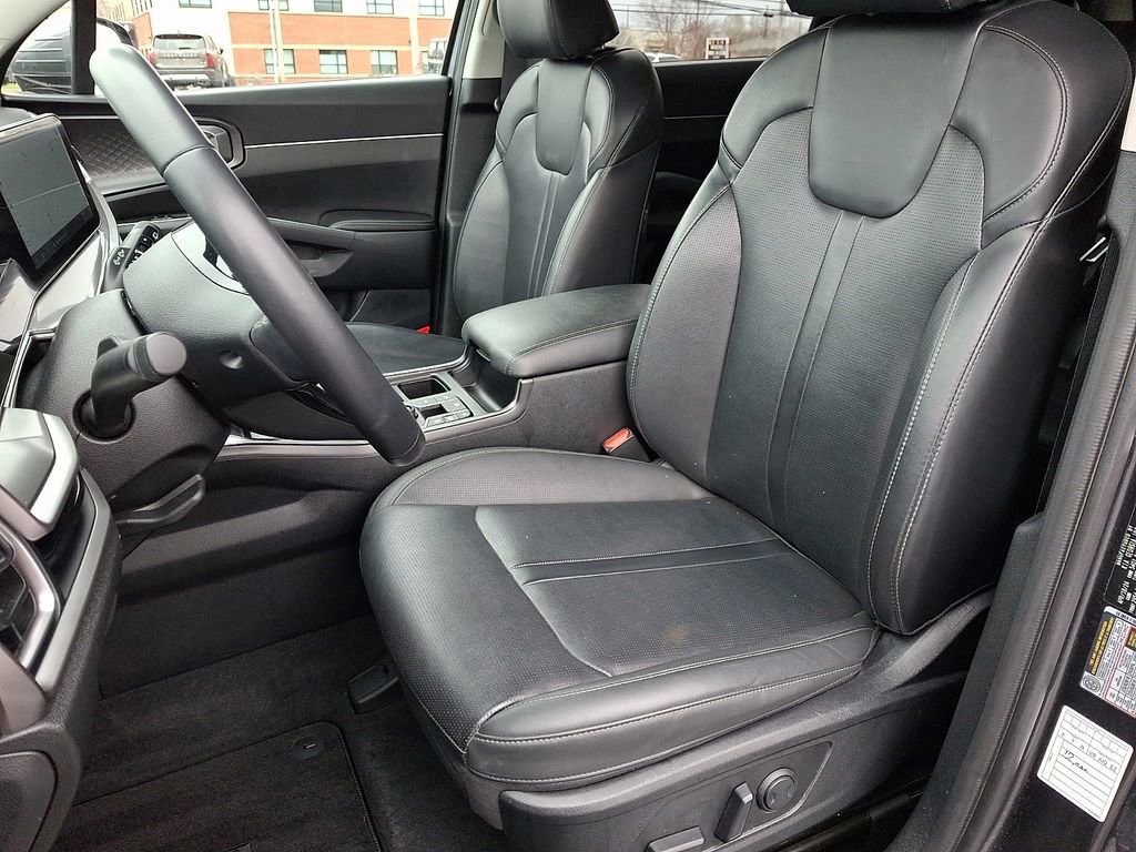 Used 2024 Kia Sorento S image 17