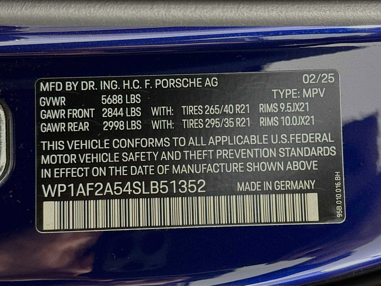 Certified 2025 Porsche Macan GTS image 34