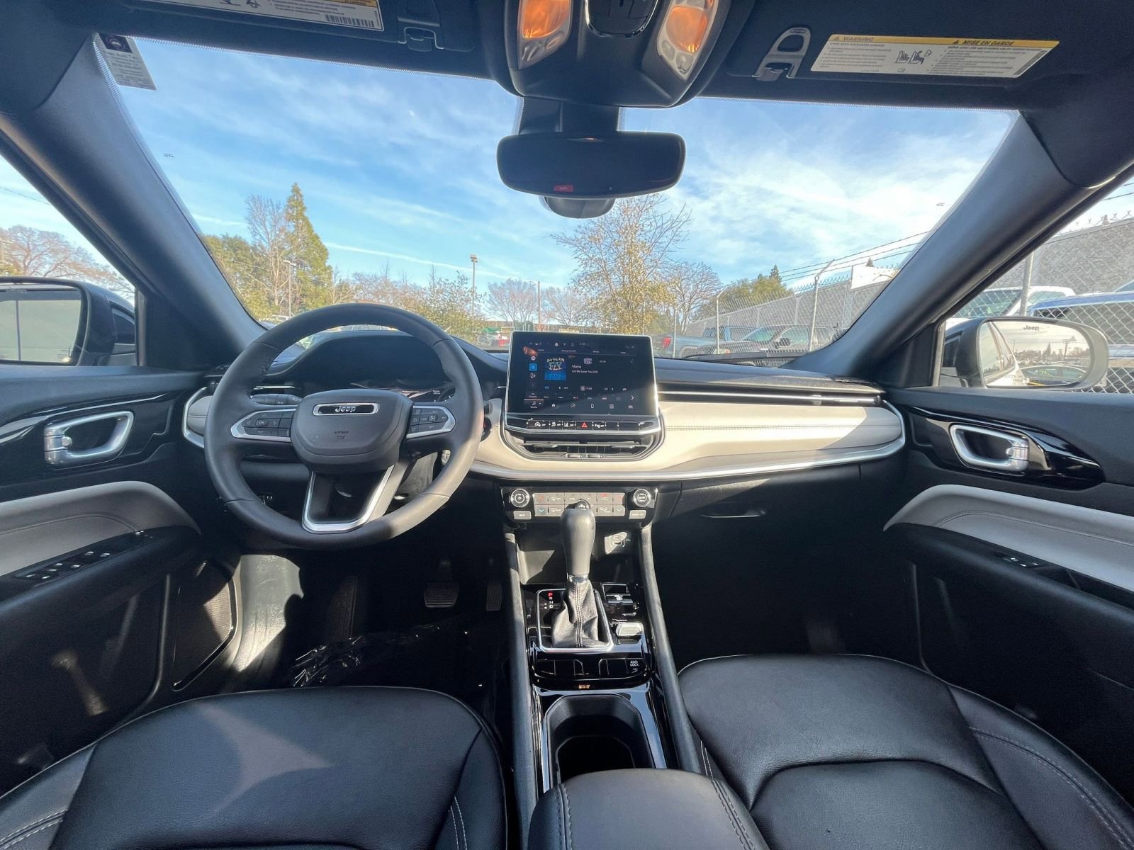 Used 2025 Jeep Compass Limited image 34