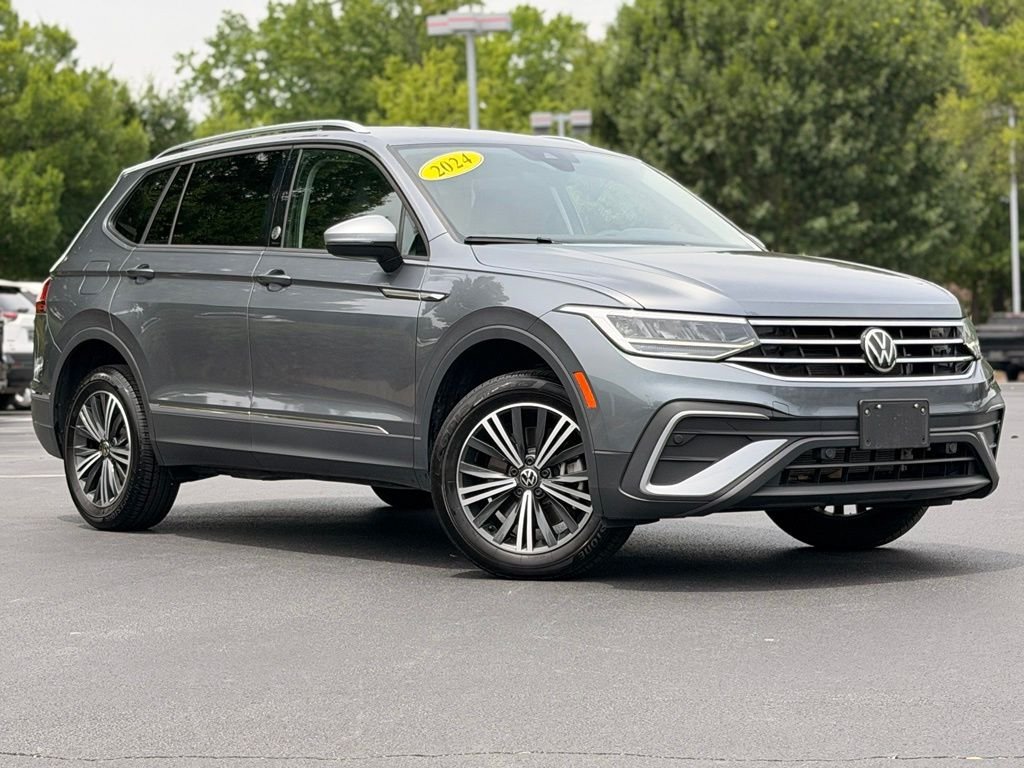Used 2024 Volkswagen Tiguan Wolfsburg Edition AWD/4WD image 2