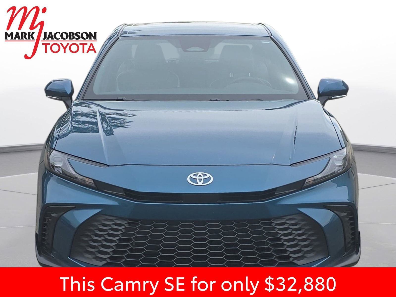 Used 2025 Toyota Camry SE w/ Convenience Package image 3