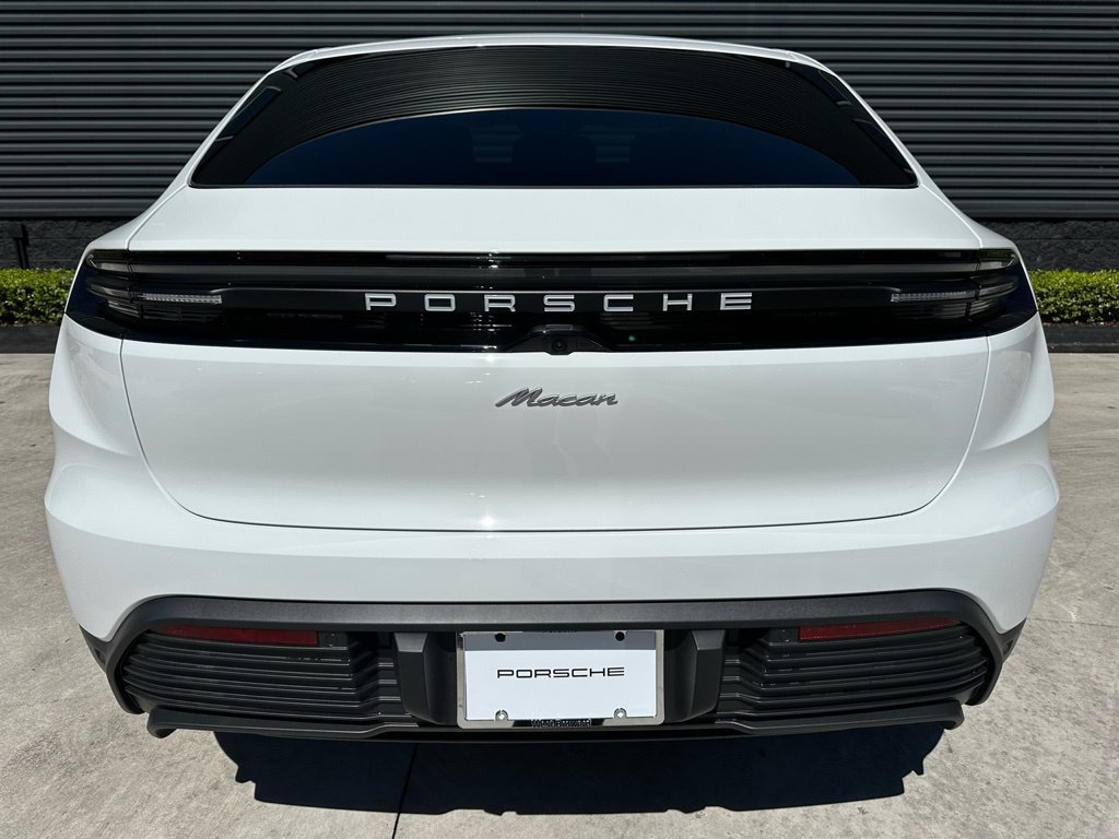 Used 2026 Porsche Macan Electric RWD image 12