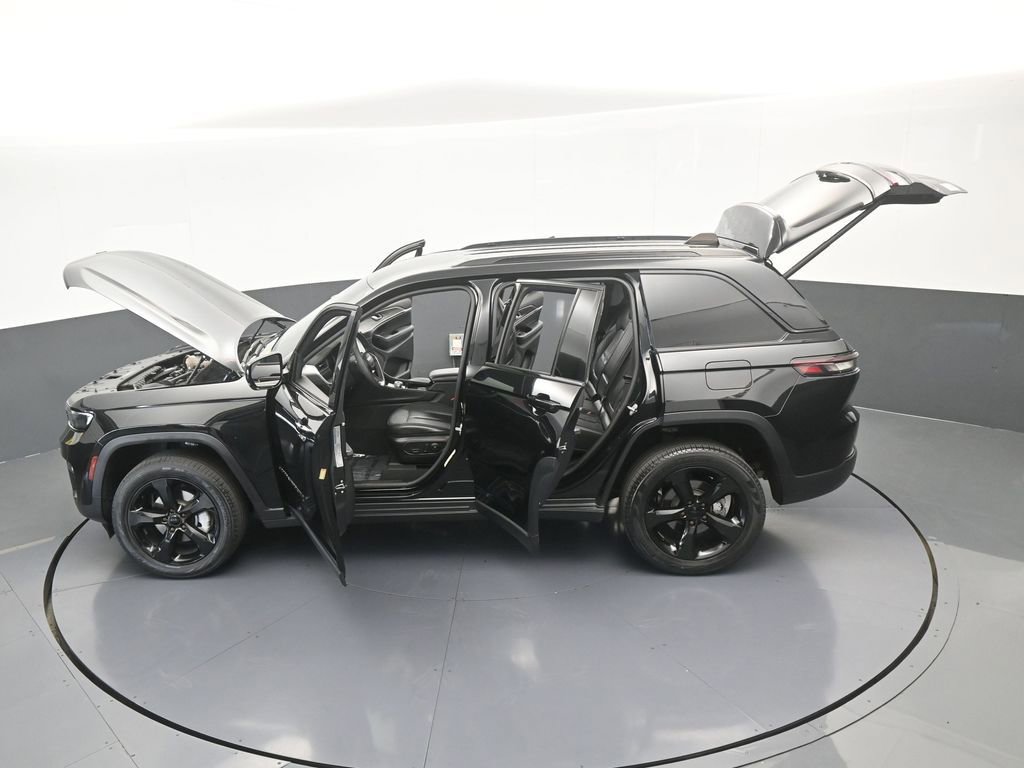 Used 2023 Jeep Grand Cherokee Limited w/ Black Appearance Package image 68