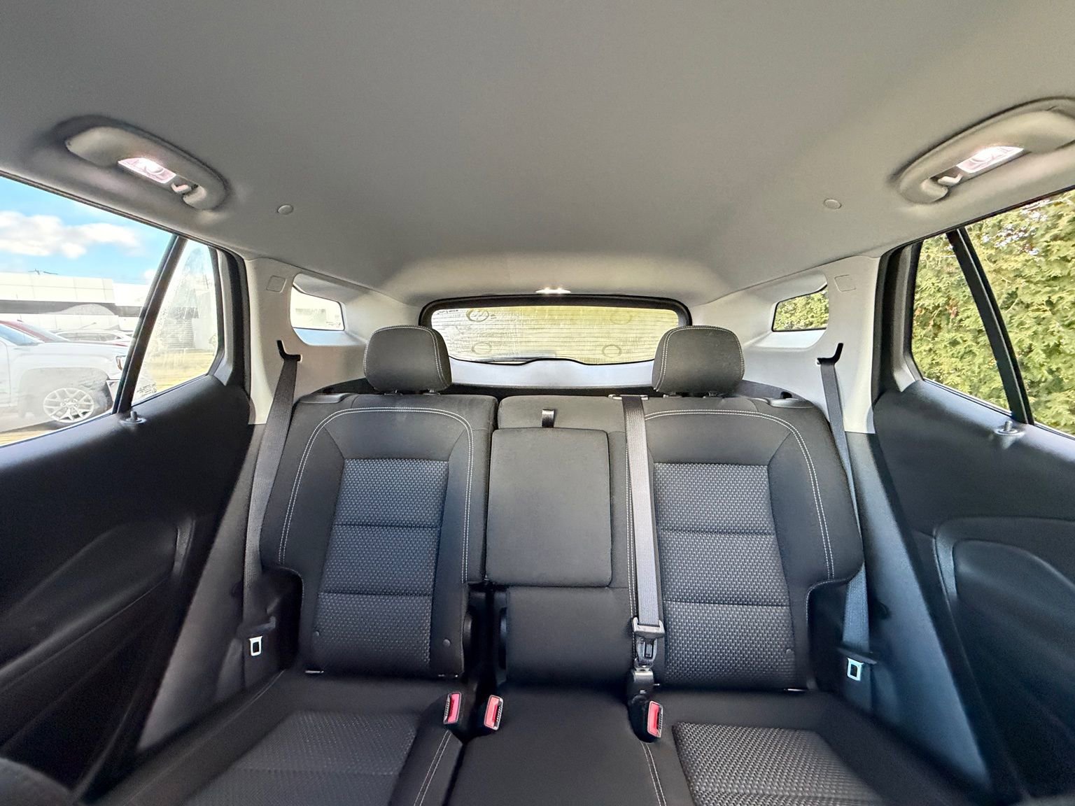 Used 2024 GMC Terrain SLE w/ Driver Convenience Package image 3