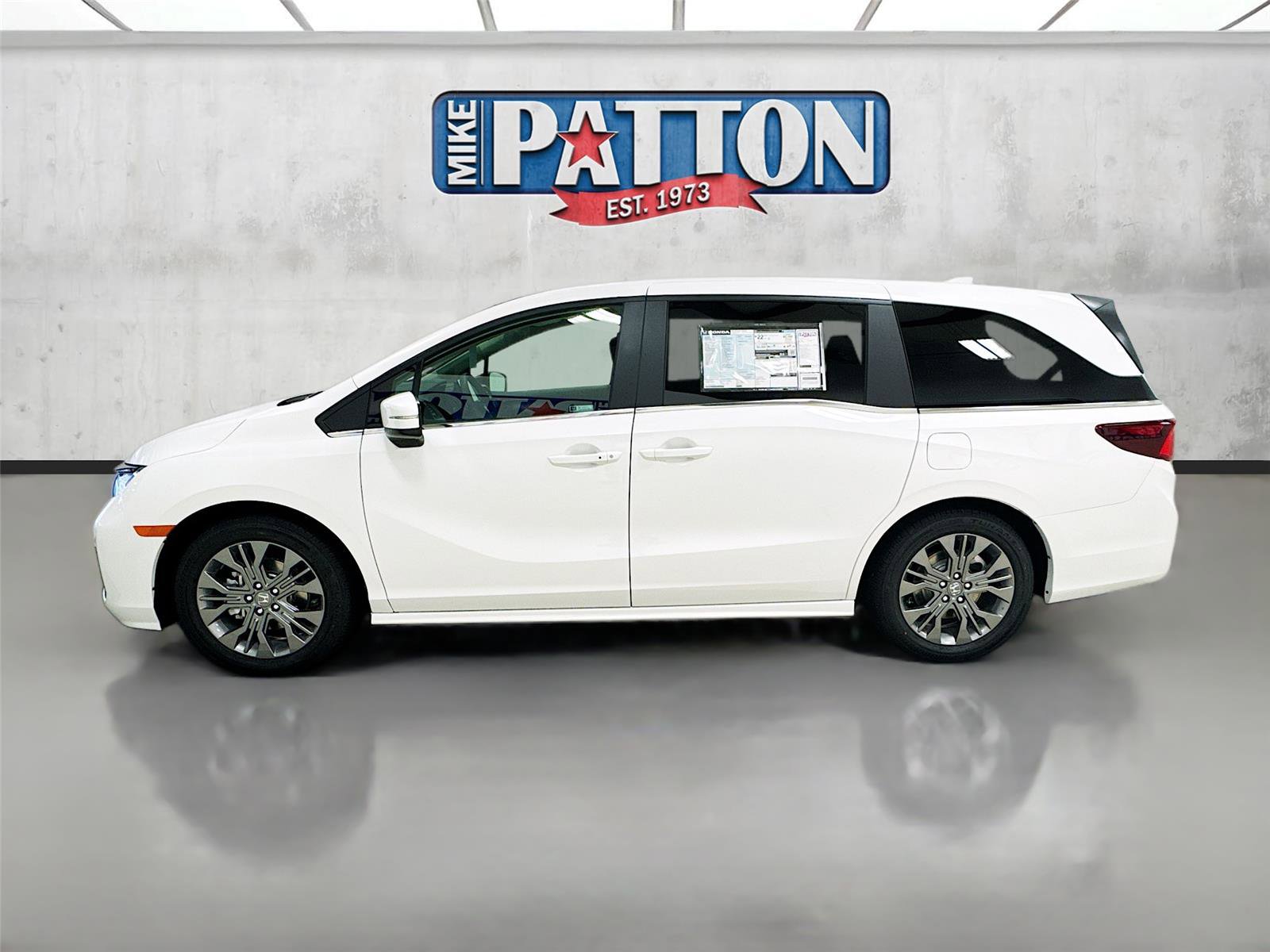 New 2026 Honda Odyssey Touring image 4