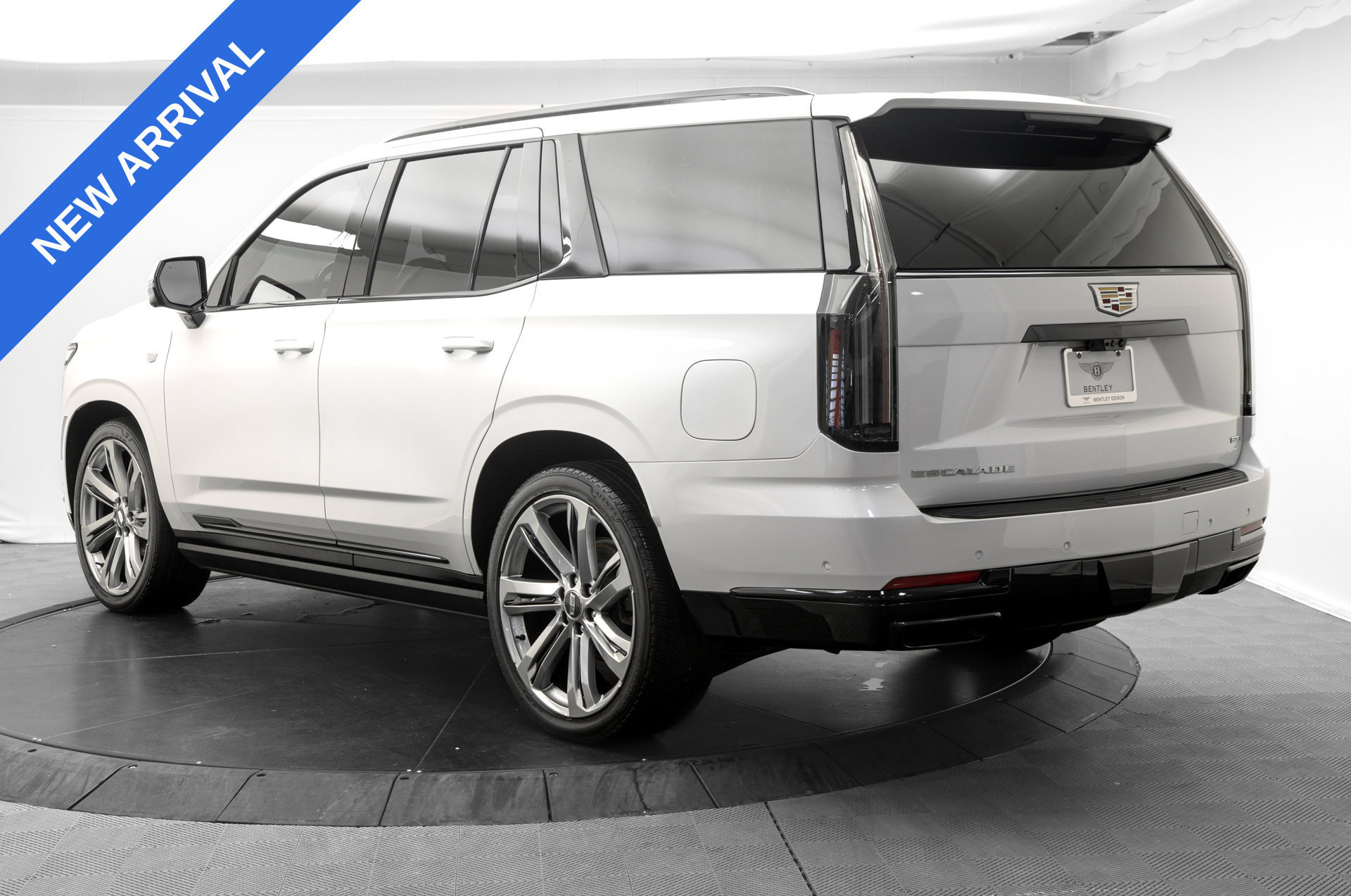 Used 2025 Cadillac Escalade Sport Platinum w/ LPO, Floor Liner Package AWD/4WD image 4