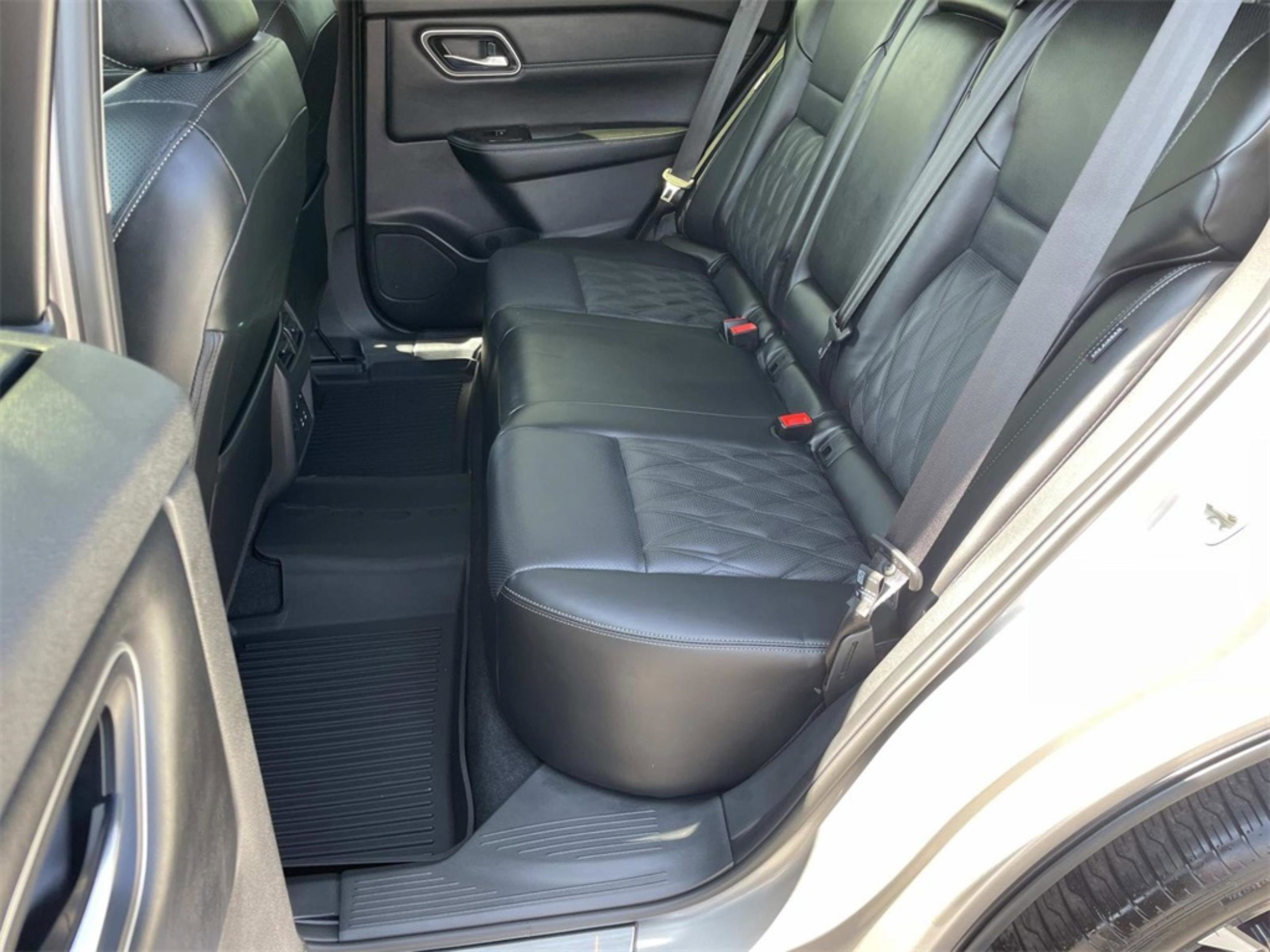 New 2026 Nissan Rogue Platinum image 11