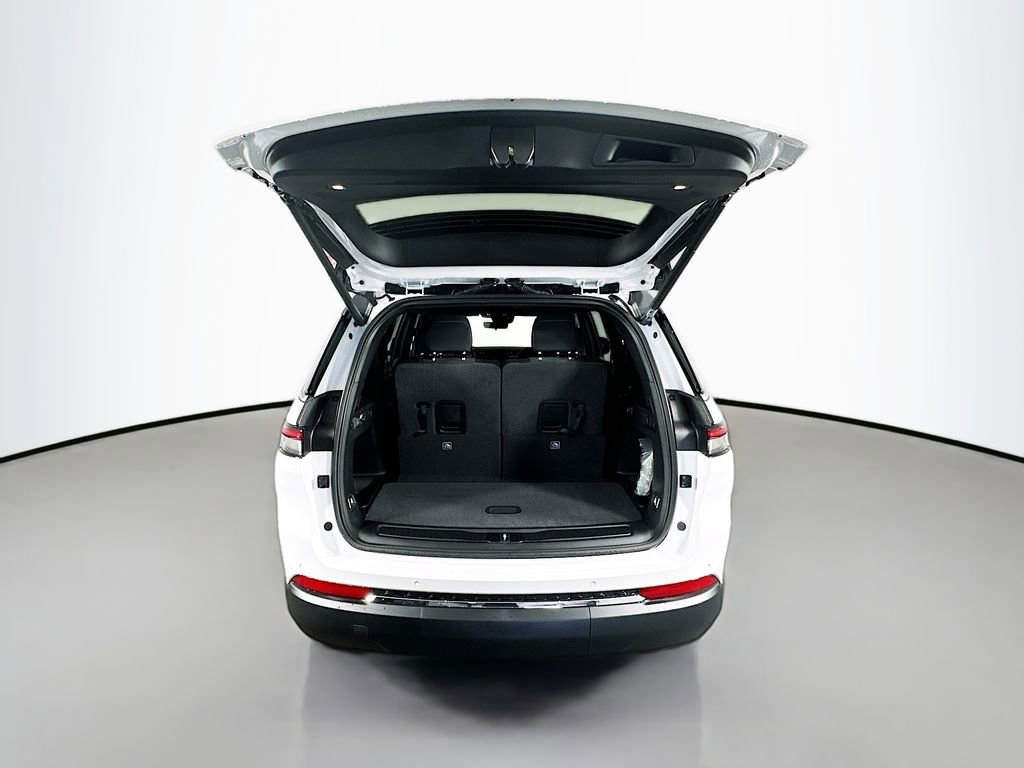 New 2026 Jeep Grand Cherokee L Laredo image 16