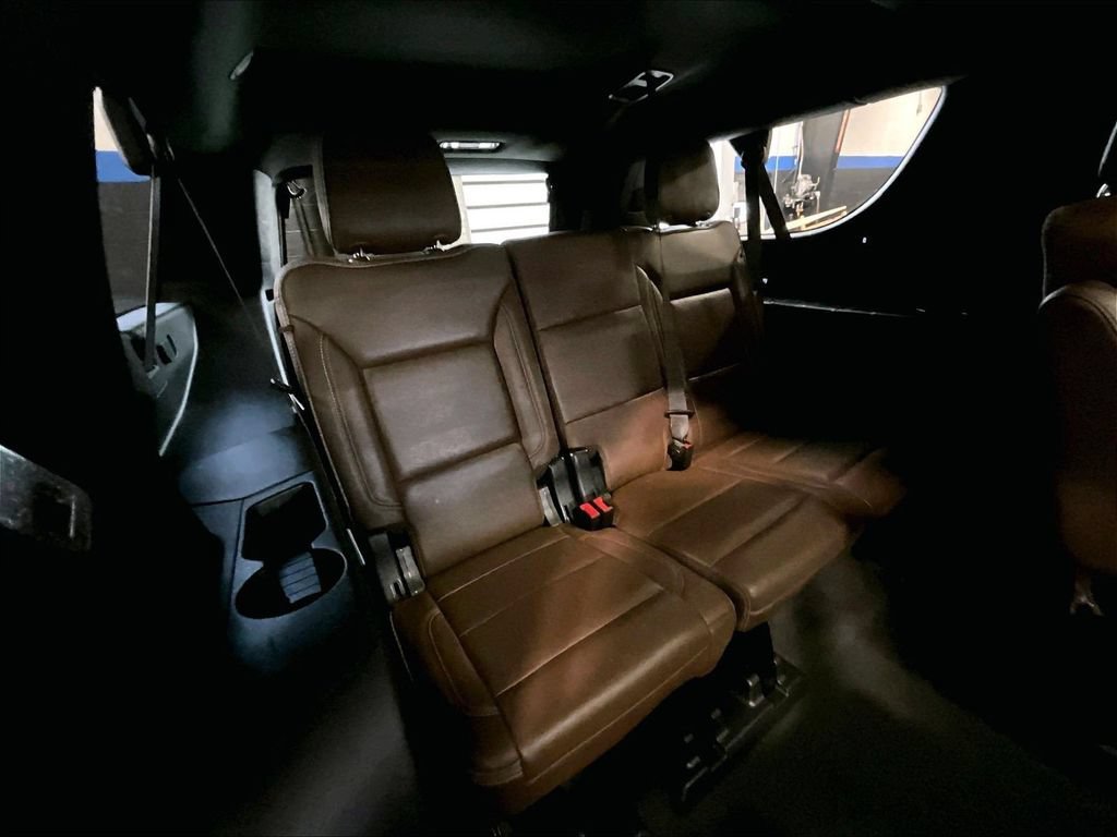 Used 2023 Chevrolet Suburban High Country AWD/4WD image 17