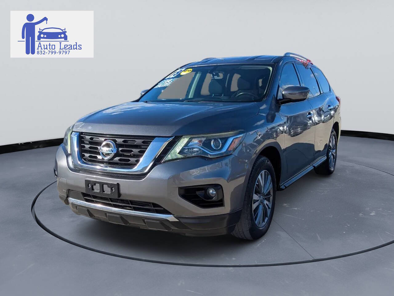 Used 2019 Nissan Pathfinder SV image 3