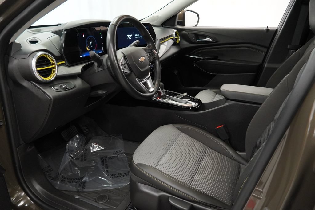Certified 2024 Chevrolet Trax LT w/ Sunroof Package FWD image 12
