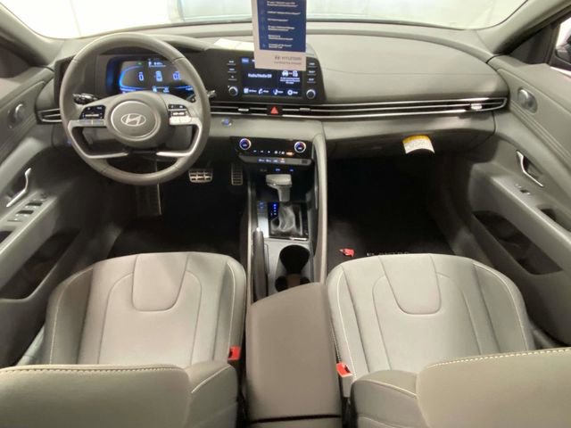 Certified 2025 Hyundai Elantra Sport image 9