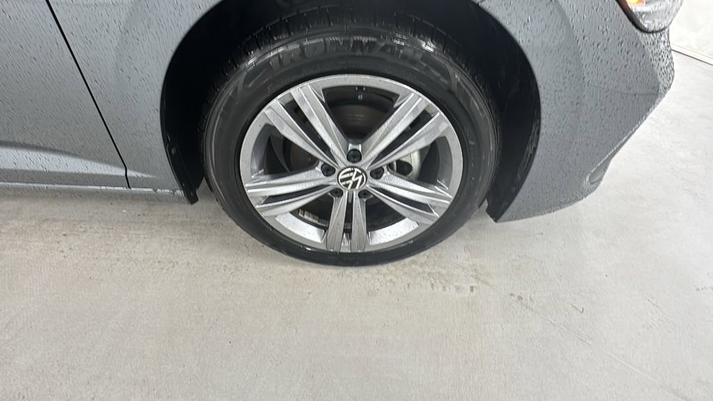 Used 2024 Volkswagen Jetta SE image 9