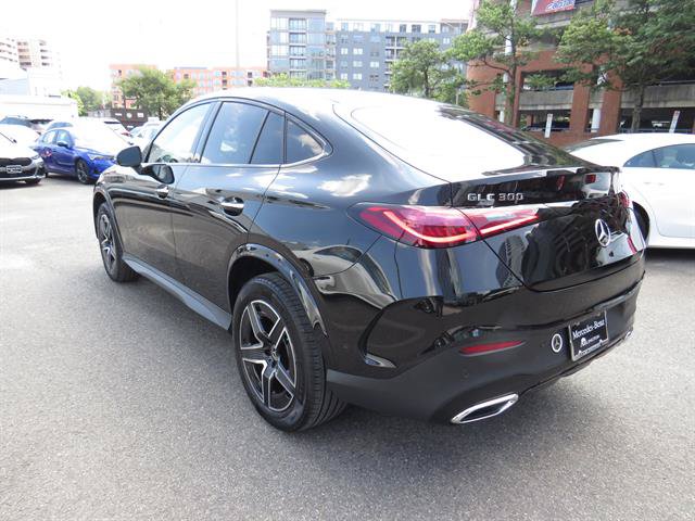 Used 2024 Mercedes-Benz GLC 300 4MATIC image 2