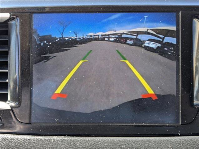 Used 2018 Chrysler Pacifica Touring-L image 13